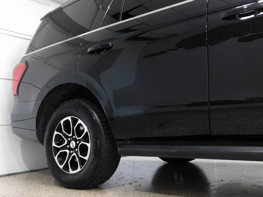 Used 2024 Ford Expedition XLT image 10