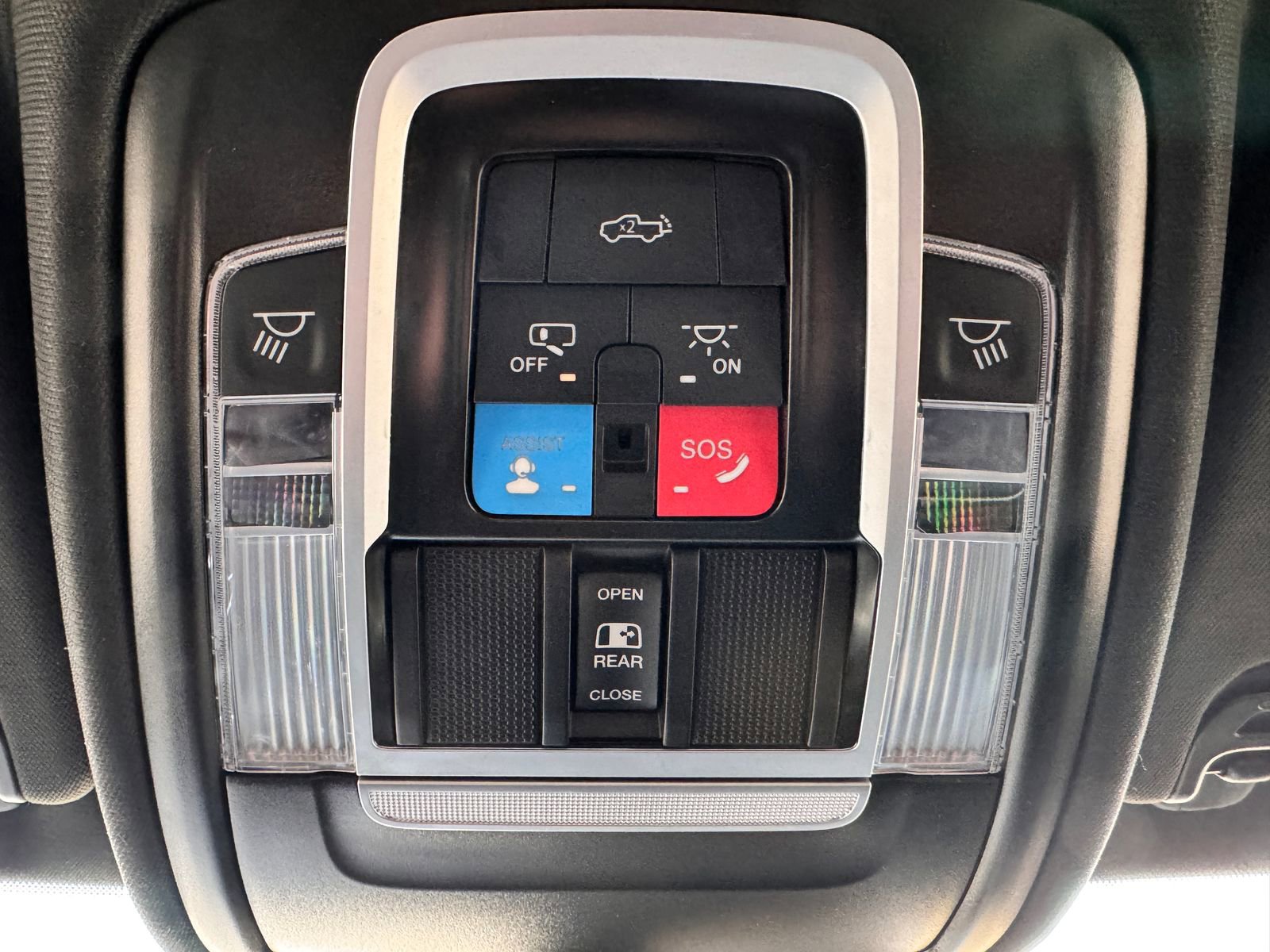 Used 2025 RAM 1500 Laramie AWD/4WD image 30
