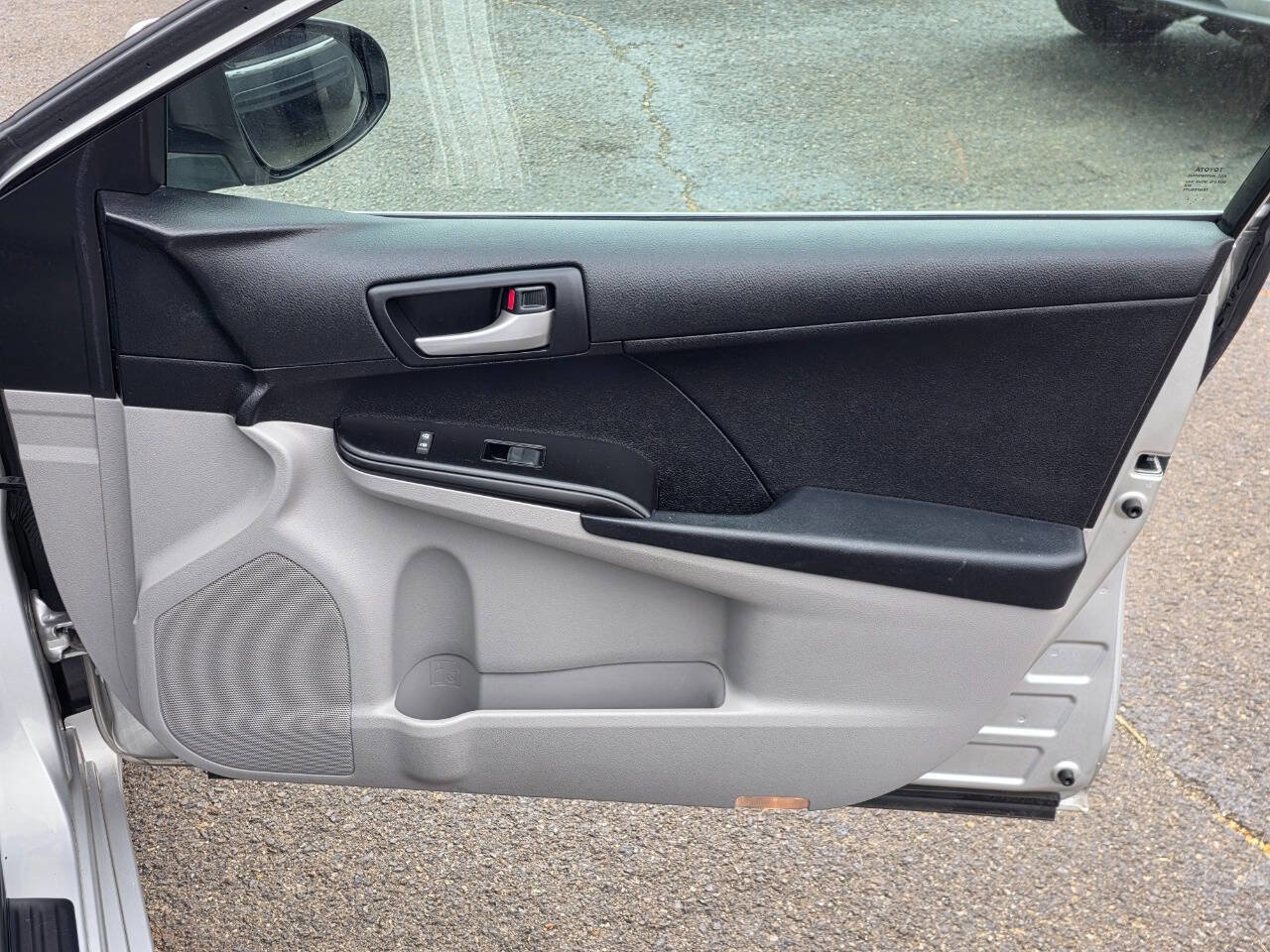 Used 2012 Toyota Camry LE FWD image 11