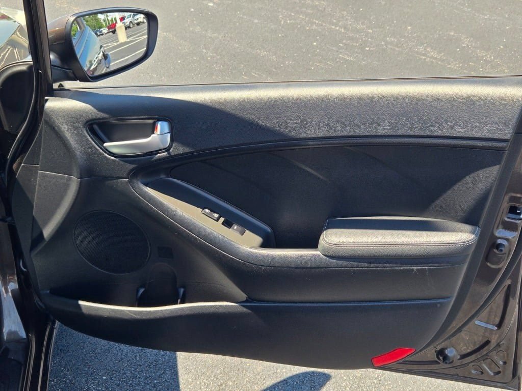 Used 2017 Kia Forte LX FWD image 4