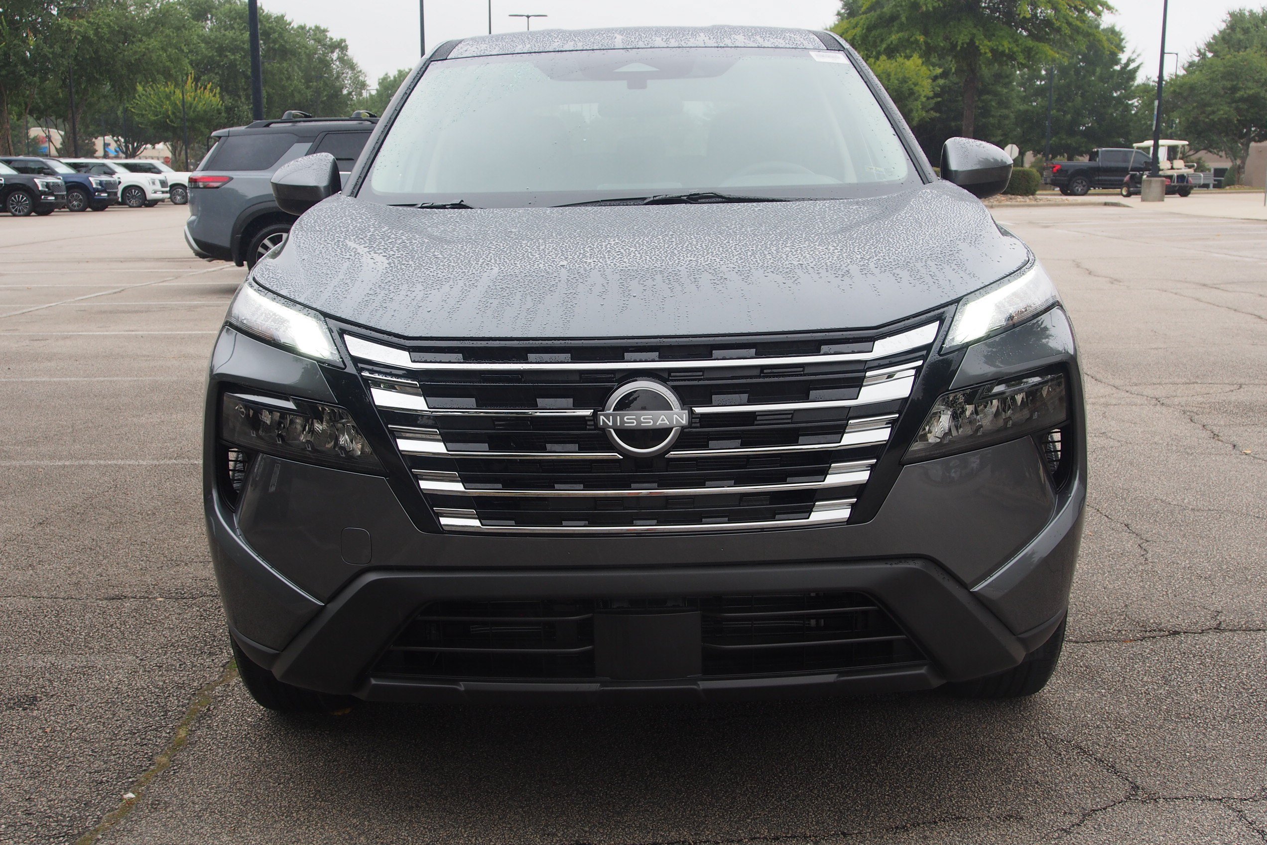 Used 2026 Nissan Rogue SV FWD image 2