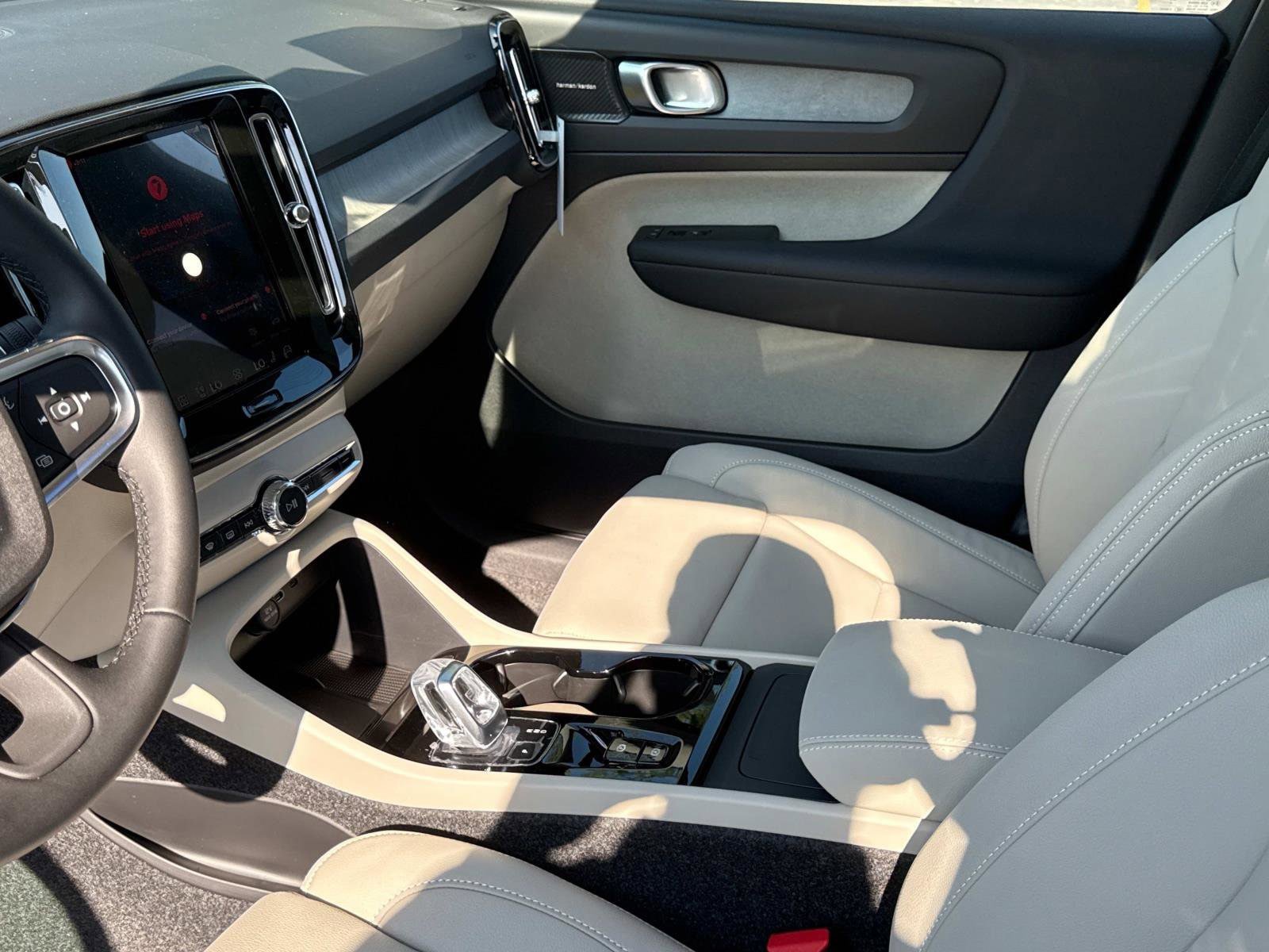 New 2026 Volvo XC40 B5 Ultra w/ Climate Package AWD/4WD image 19