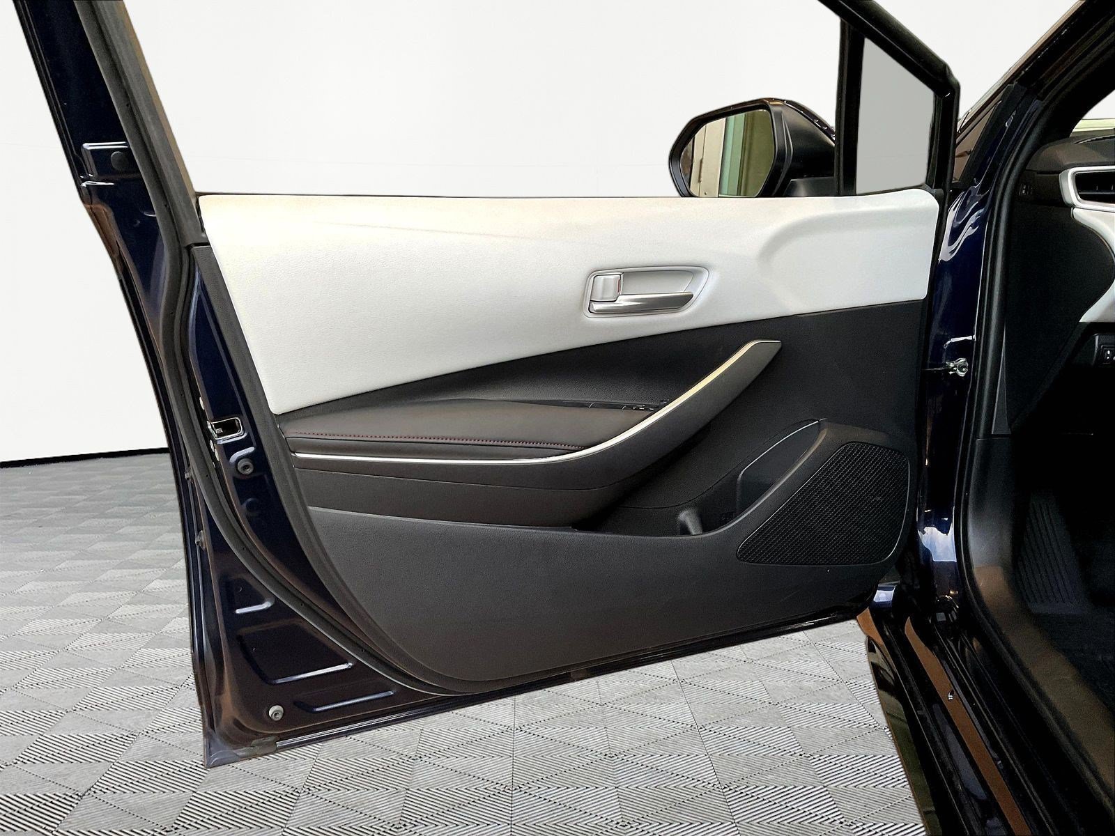 Used 2024 Toyota Corolla SE w/ SE Premium Package FWD image 20