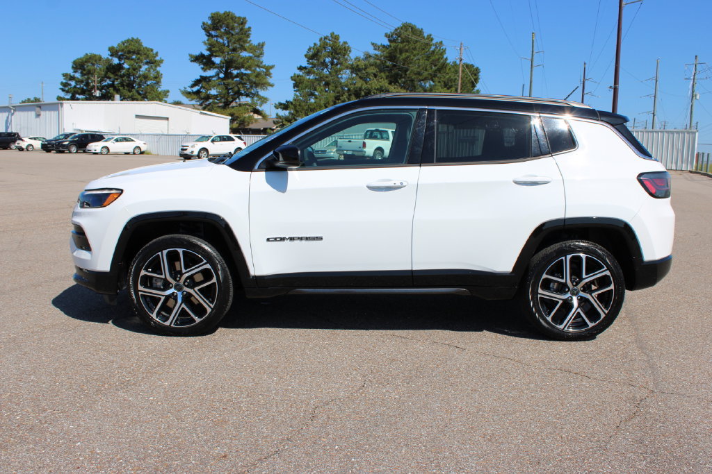 Used 2025 Jeep Compass Limited w/ Elite Group AWD/4WD image 4