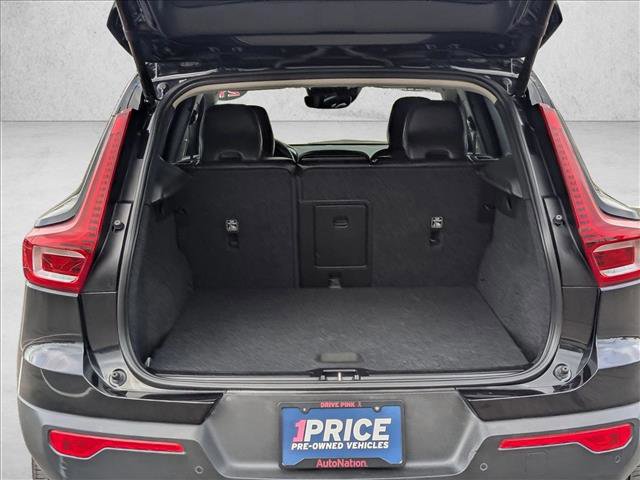 Used 2021 Volvo XC40 T5 Momentum AWD/4WD image 6