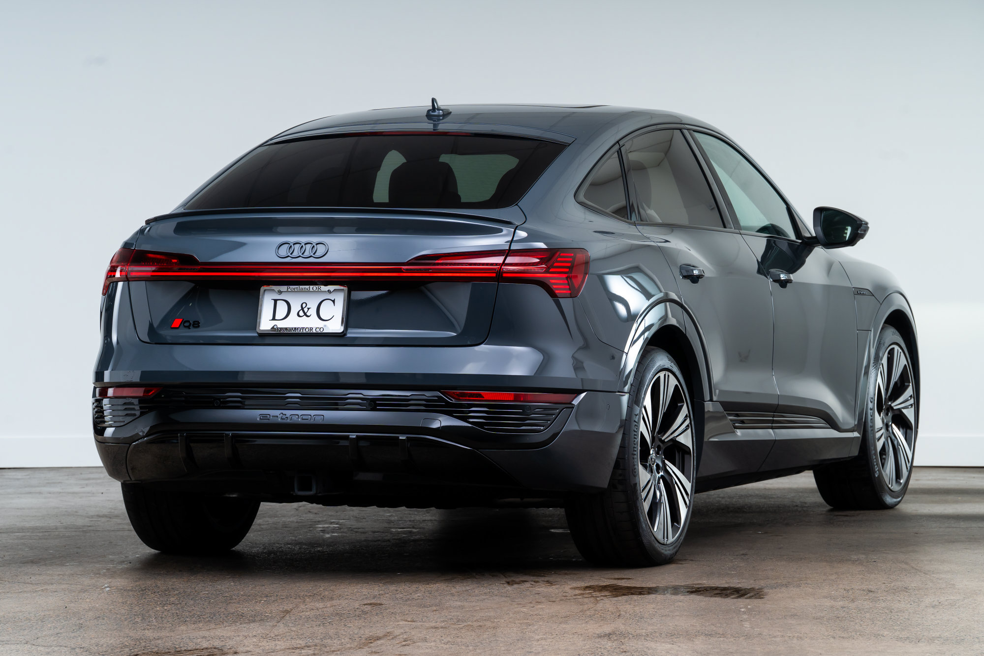Used 2024 Audi Q8 e-tron Prestige w/ Prestige Package AWD/4WD image 6