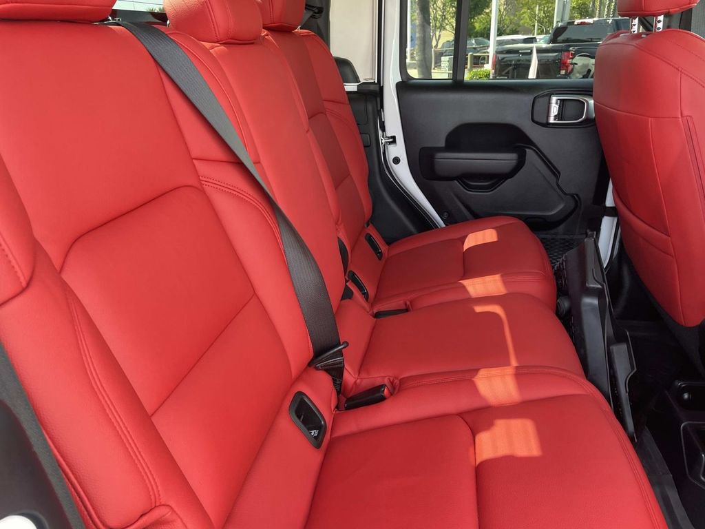 Used 2023 Jeep Gladiator Rubicon w/ LED Lighting Group AWD/4WD image 25