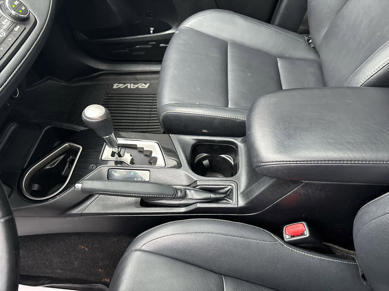 Used 2018 Toyota RAV4 Limited image 17