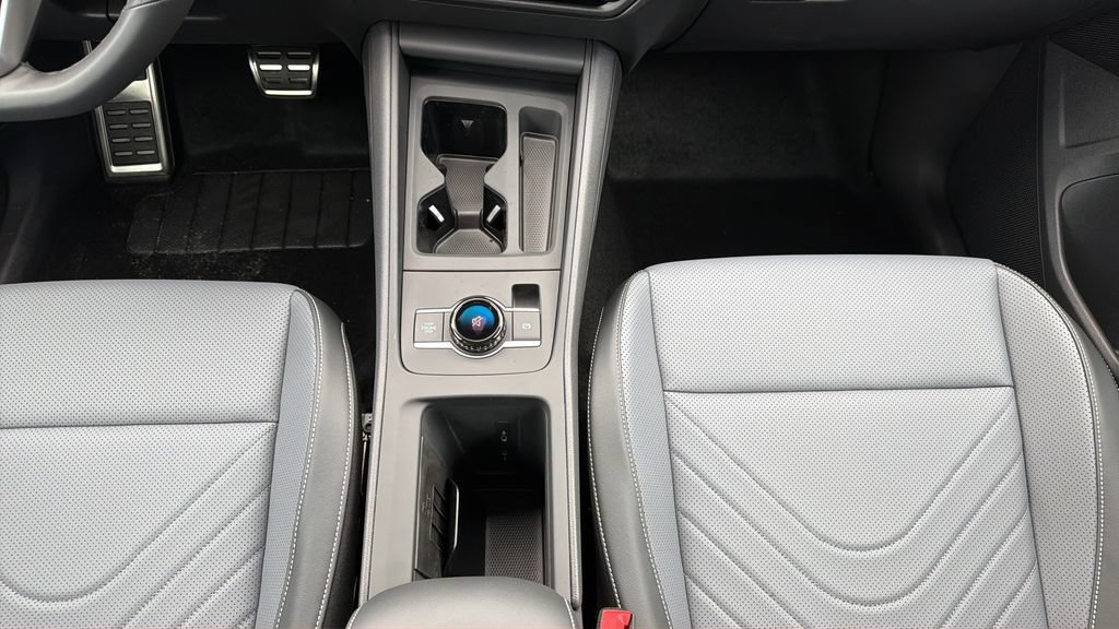 New 2026 Volkswagen Tiguan SE R-Line FWD image 19