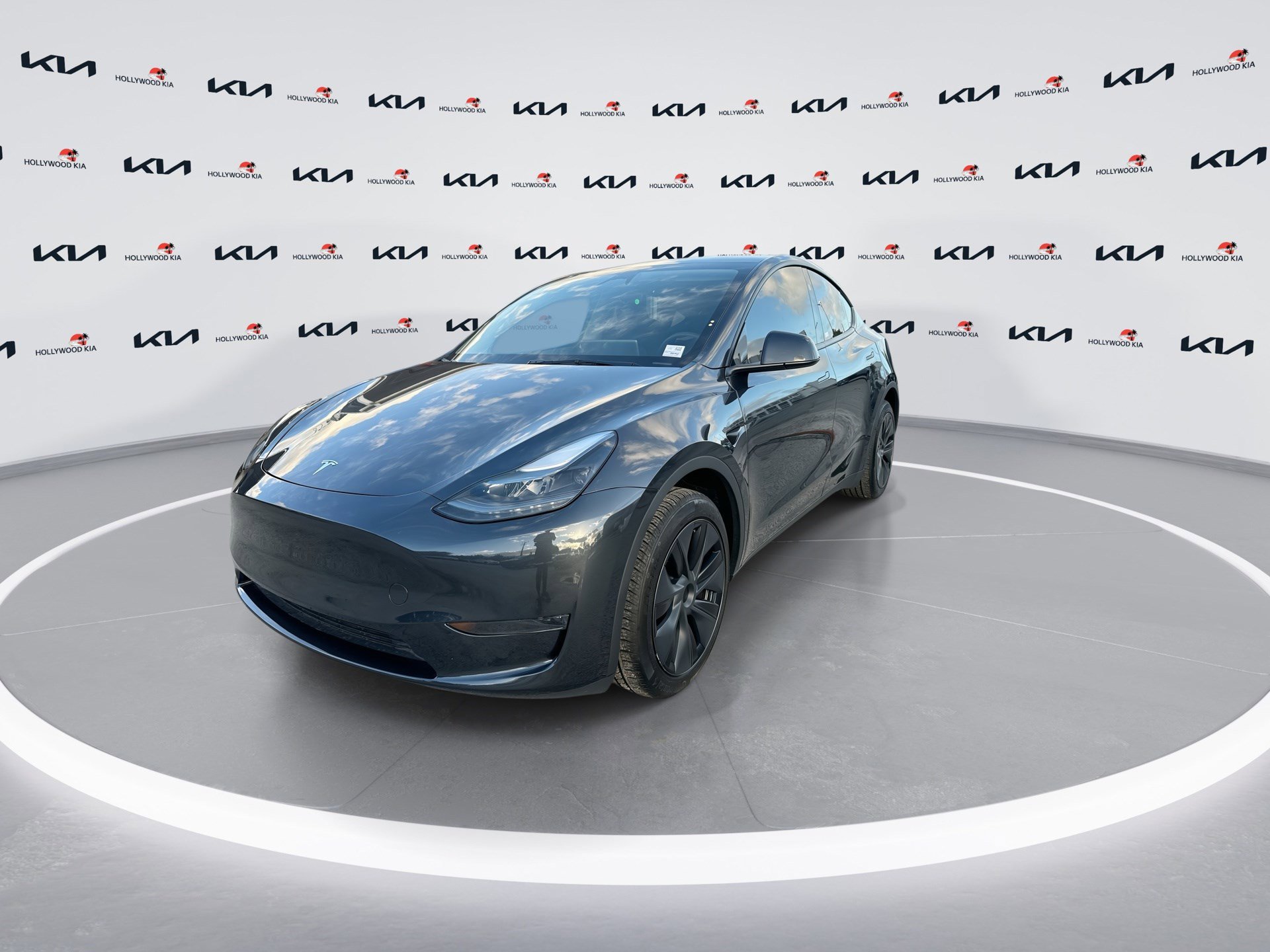 Used 2025 Tesla Model Y Long Range image 4