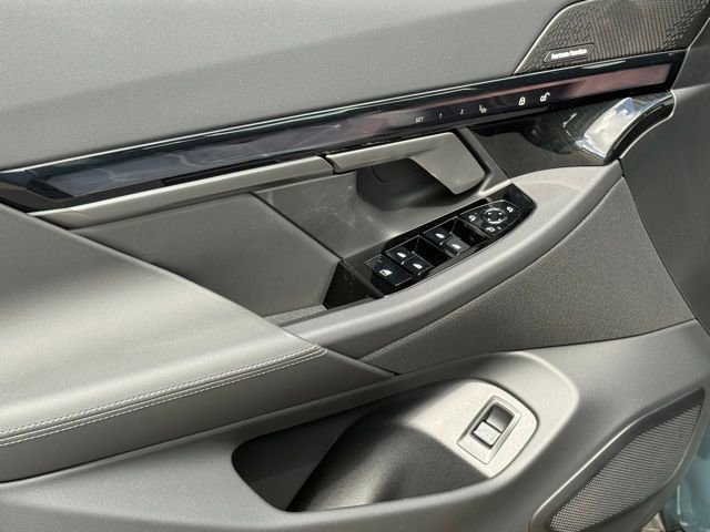 New 2026 BMW i5 eDrive40 w/ Premium Package image 15