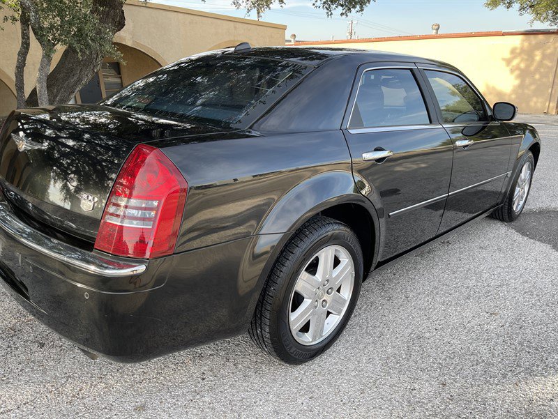 Used 2005 Chrysler 300 C w/ Protection Group II image 7