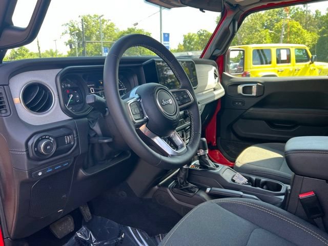 Used 2025 Jeep Wrangler Unlimited Sahara AWD/4WD image 2
