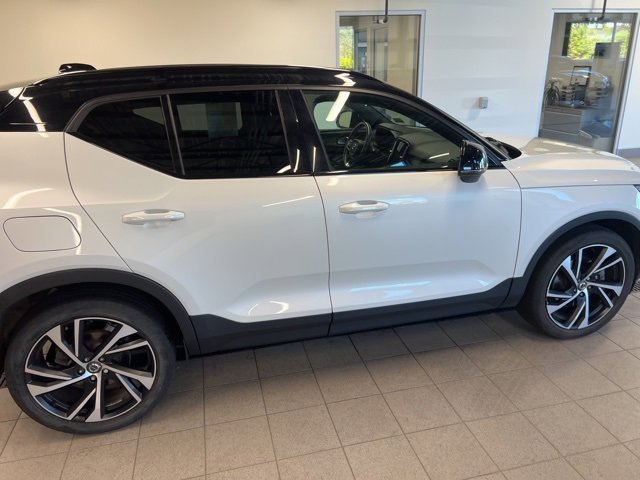 Used 2021 Volvo XC40 T5 R-Design w/ Protection Package Premier image 8