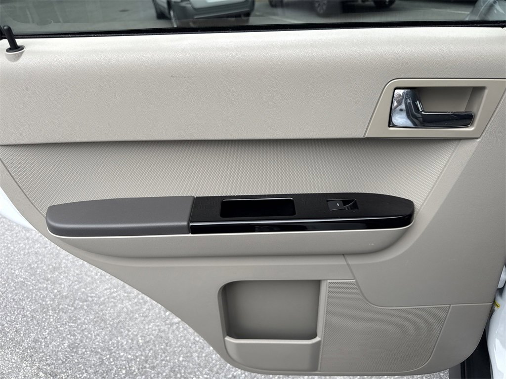 Used 2008 MAZDA Tribute i w/ Cargo Area Cover Pkg image 28