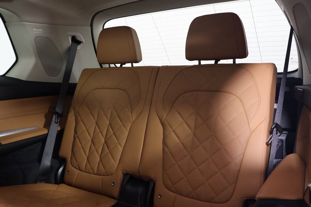 New 2026 BMW X7 xDrive40i w/ Executive Package image 7