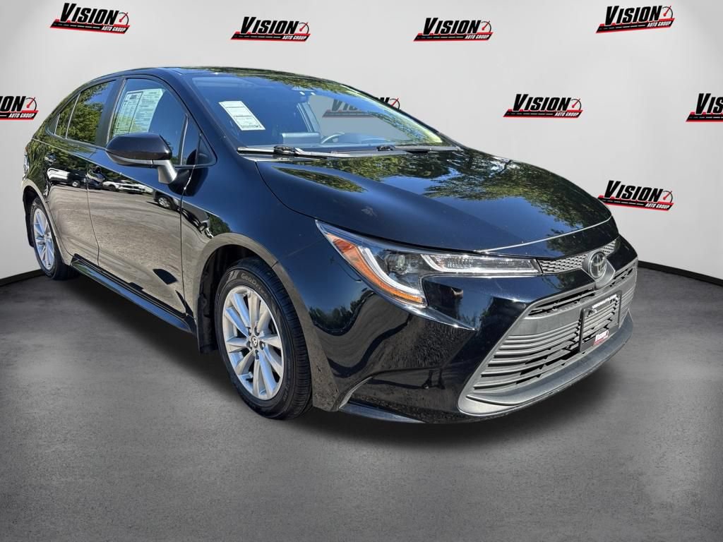 Used 2023 Toyota Corolla LE w/ LE Premium Package FWD image 3