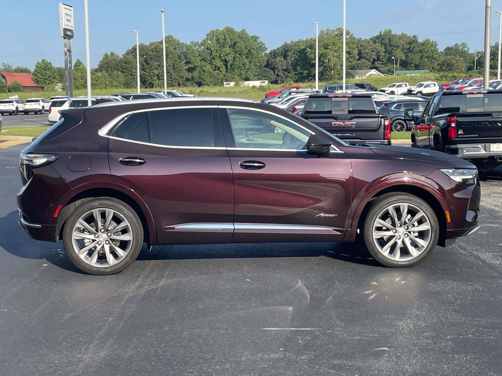 Certified 2021 Buick Envision Avenir w/ Technology Package II AWD/4WD image 2