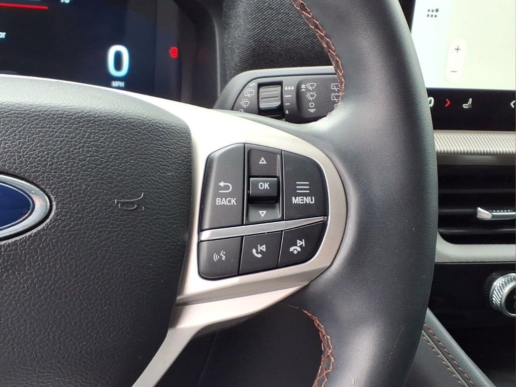 Used 2025 Ford Explorer Active AWD/4WD image 13