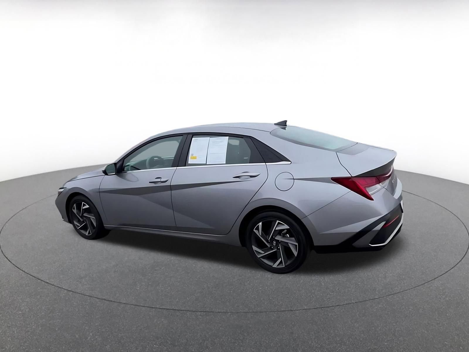 Used 2025 Hyundai Elantra SEL image 10