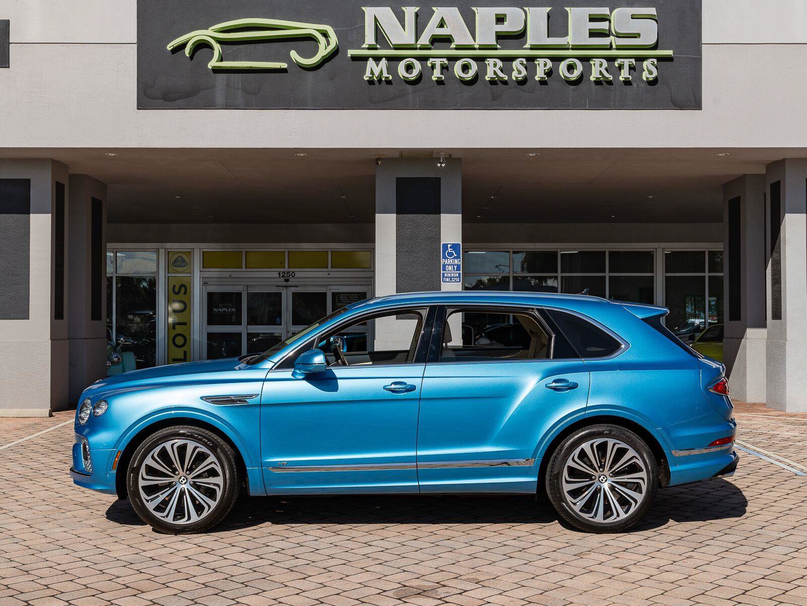 Used 2022 Bentley Bentayga AWD/4WD image 27