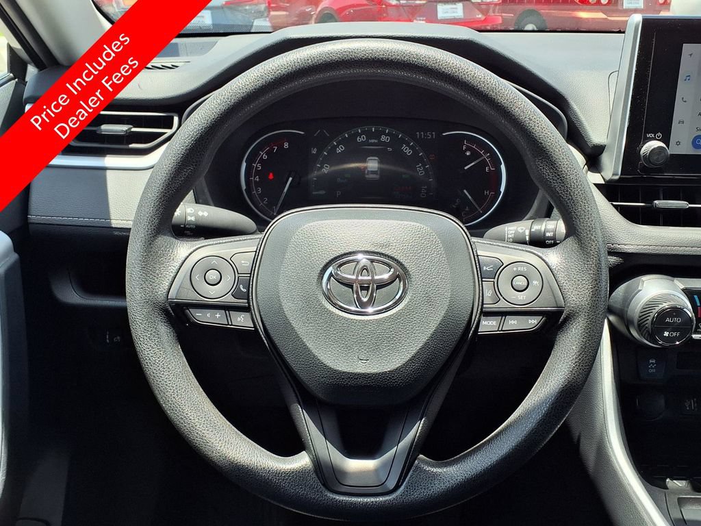 Used 2025 Toyota RAV4 XLE FWD image 28