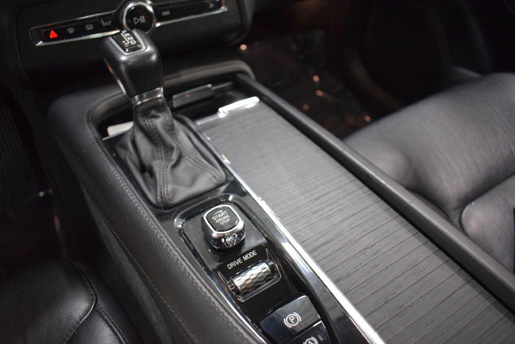 Used 2020 Volvo XC90 T5 Momentum w/ Protection Package image 23