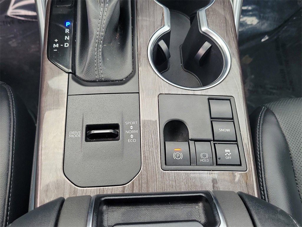 Used 2023 Toyota Highlander Limited image 24