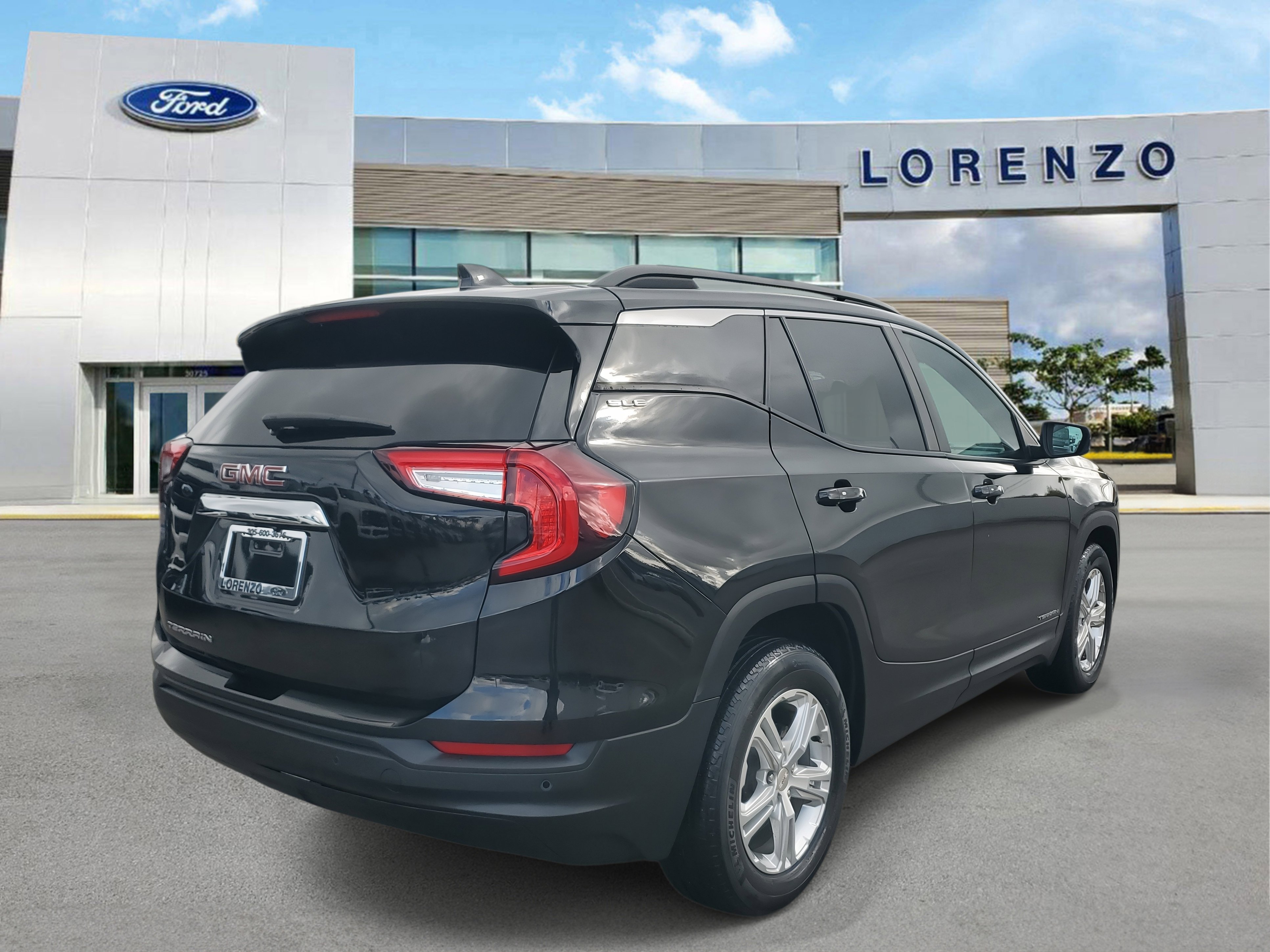 Used 2022 GMC Terrain SLE w/ Driver Convenience Package image 5