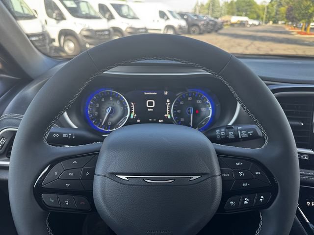 New 2027 Chrysler Pacifica Limited AWD/4WD image 23