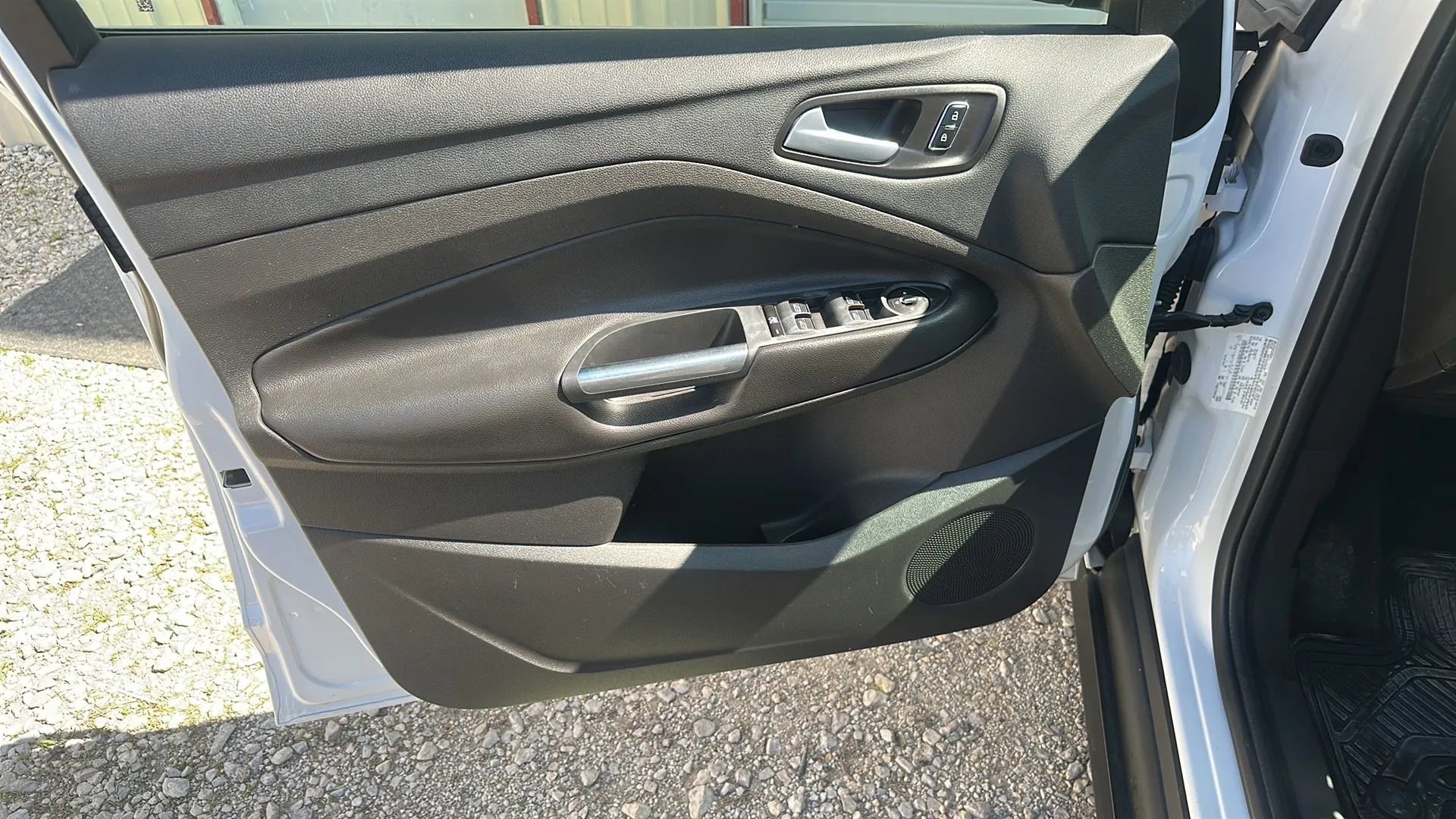 Used 2015 Ford C-MAX SE w/ Interior Protection Package image 2