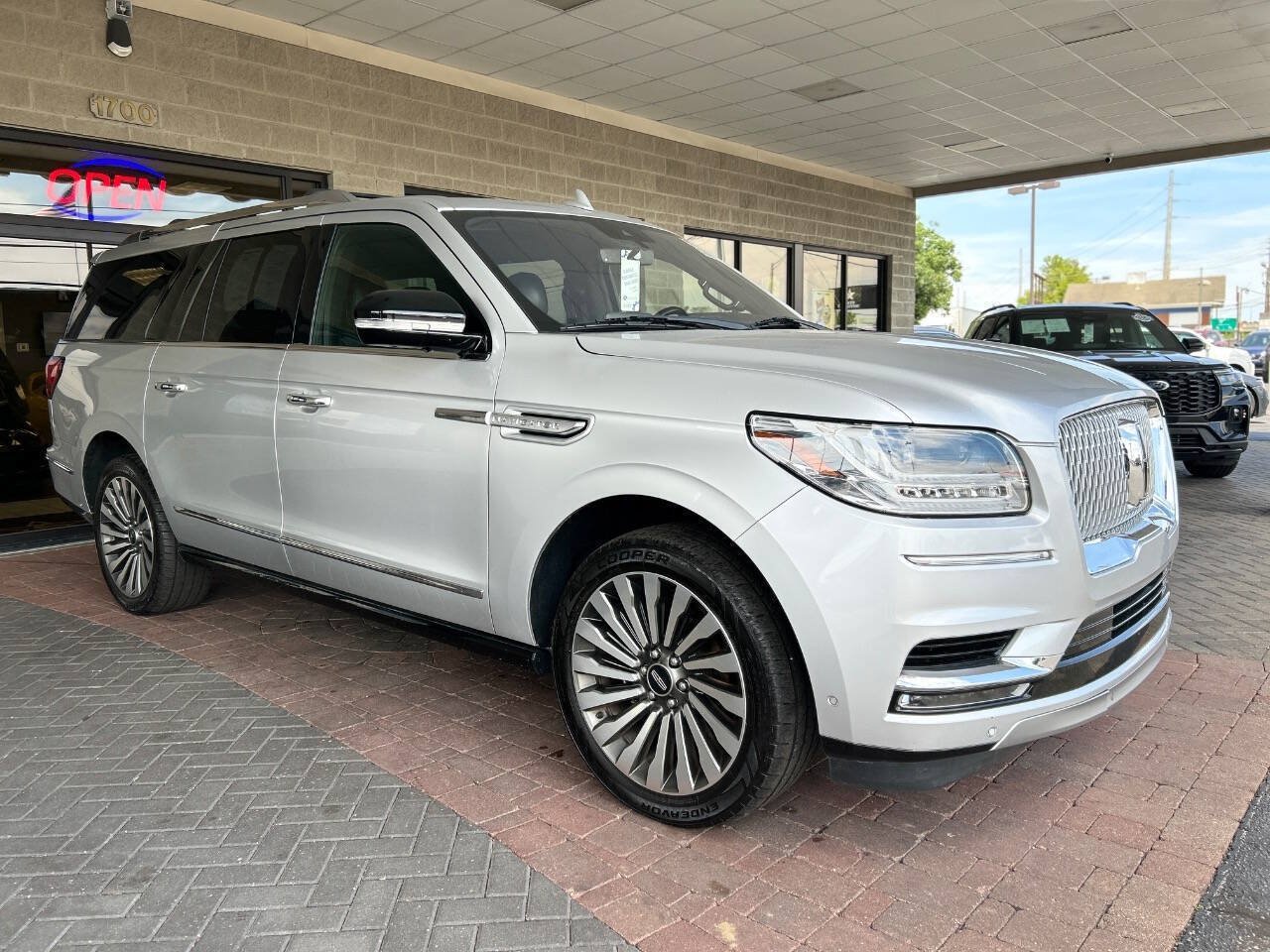 Used 2018 Lincoln Navigator L Reserve w/ Technology Package AWD/4WD image 23