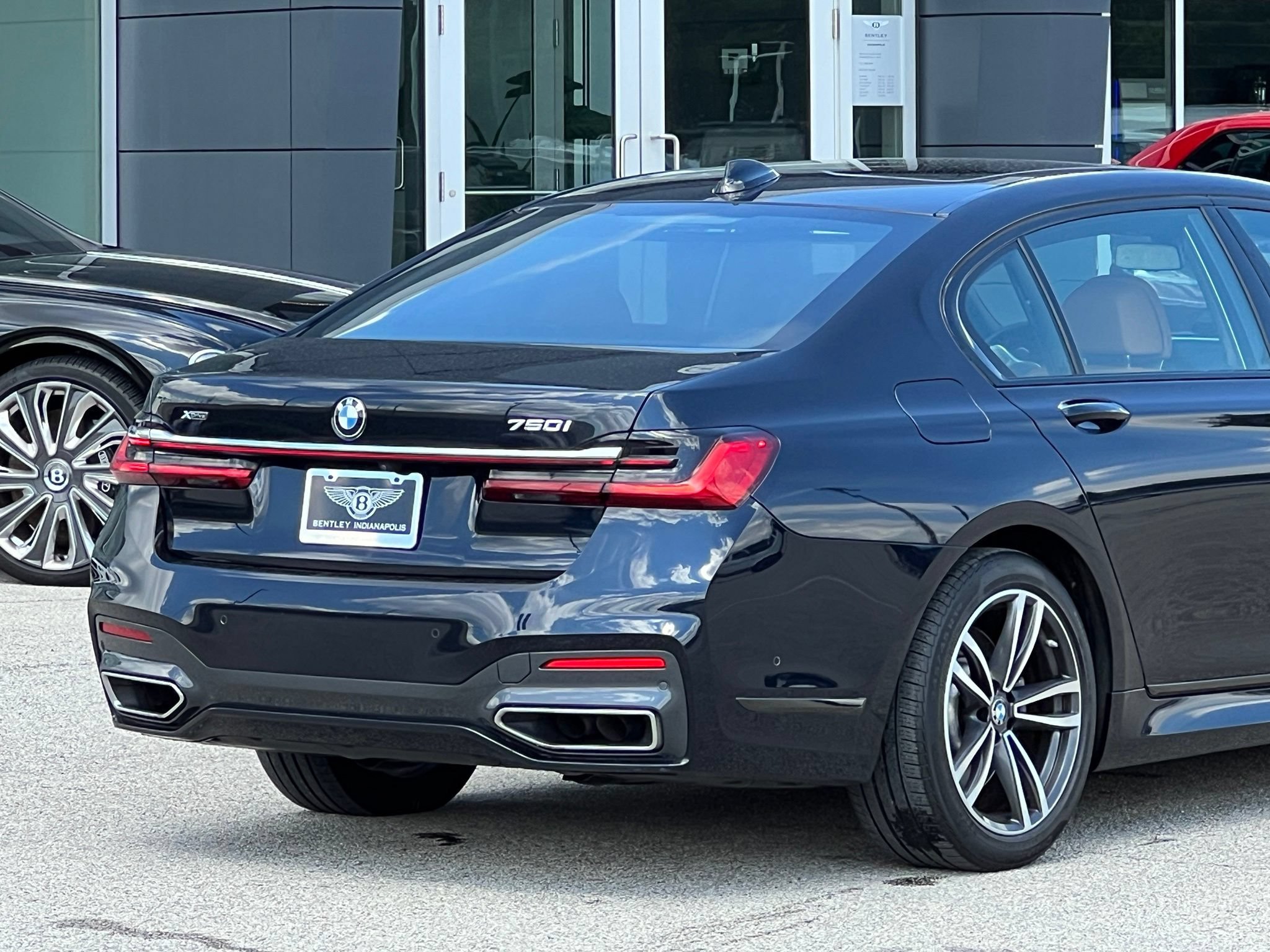 Used 2022 BMW 750i xDrive w/ Executive Package AWD/4WD image 10