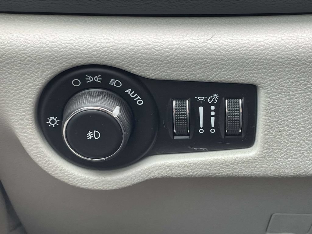 Certified 2017 Chrysler Pacifica Touring-L FWD image 27