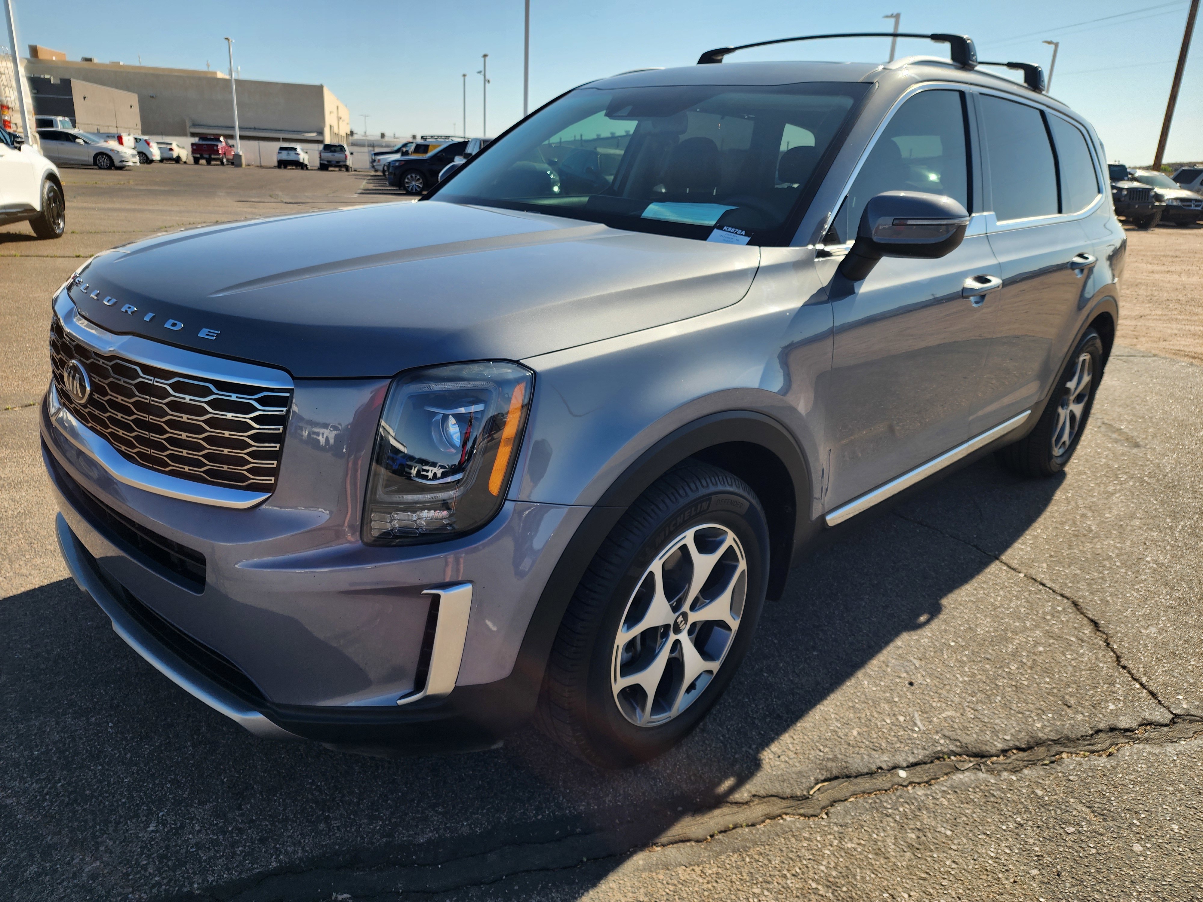 Used 2020 Kia Telluride EX w/ Towing Package FWD image 3