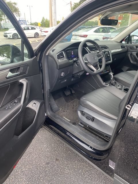 Used 2024 Volkswagen Tiguan SE w/ Panoramic Sunroof Package AWD/4WD image 14