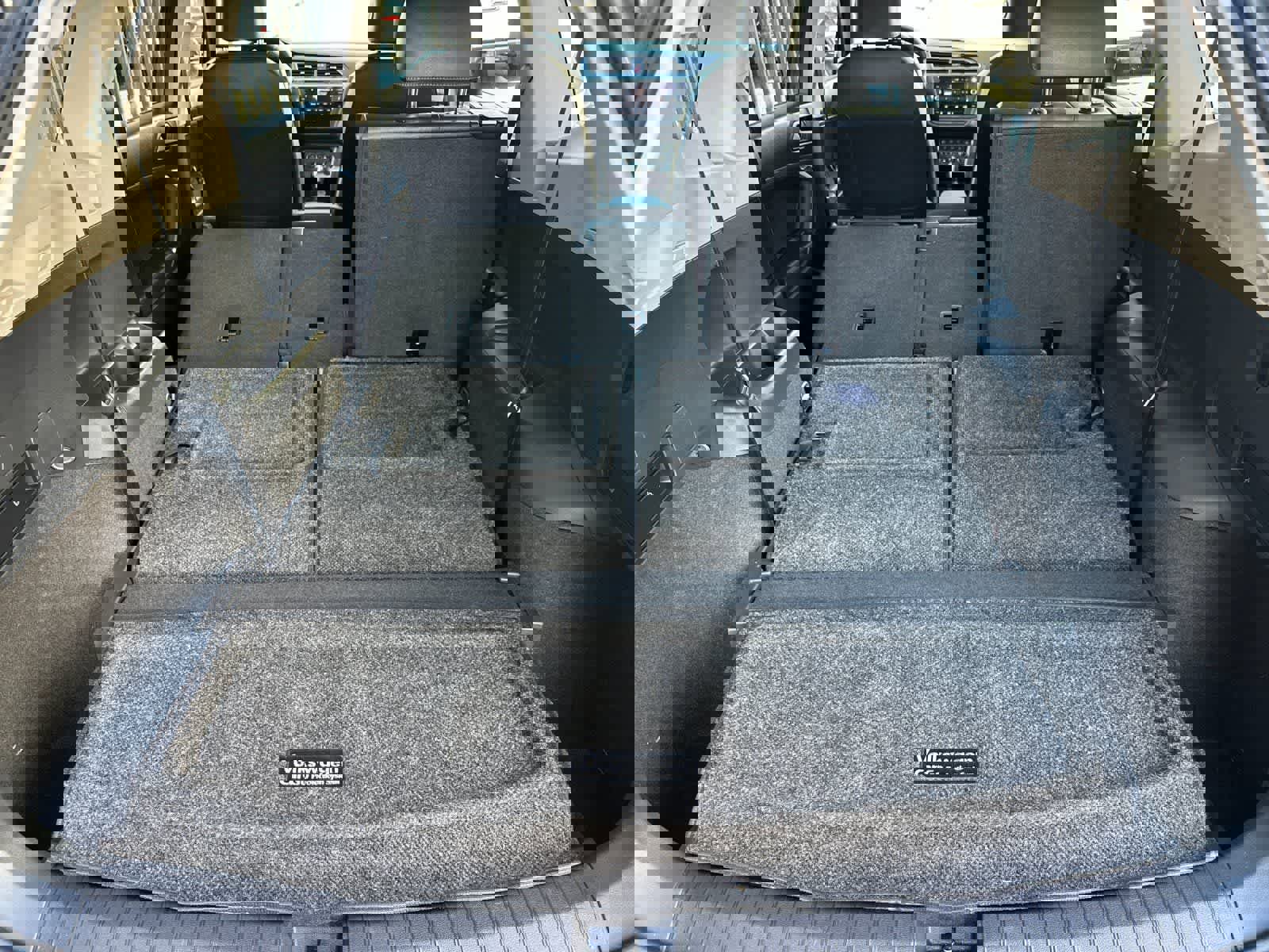 Used 2020 Volkswagen Tiguan SE w/ Panoramic Sunroof Package image 16