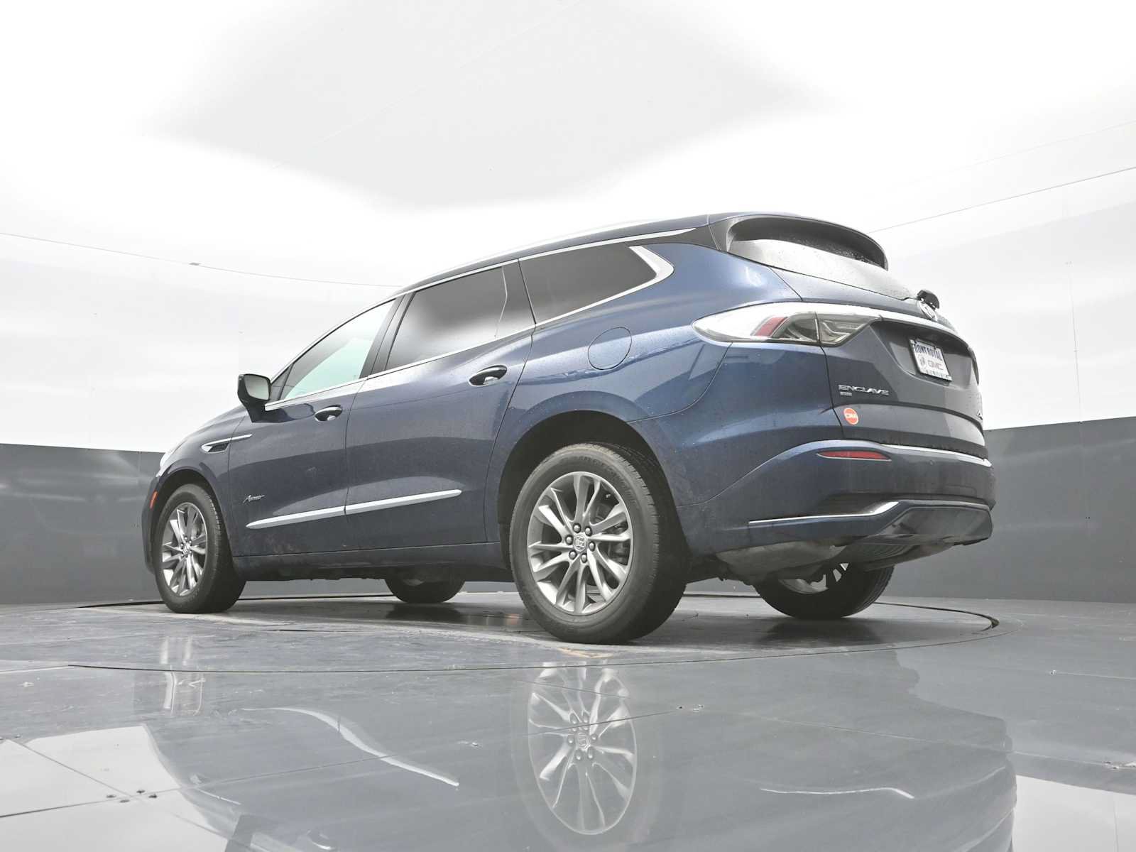 Used 2024 Buick Enclave Avenir w/ Avenir Technology Package AWD/4WD image 40