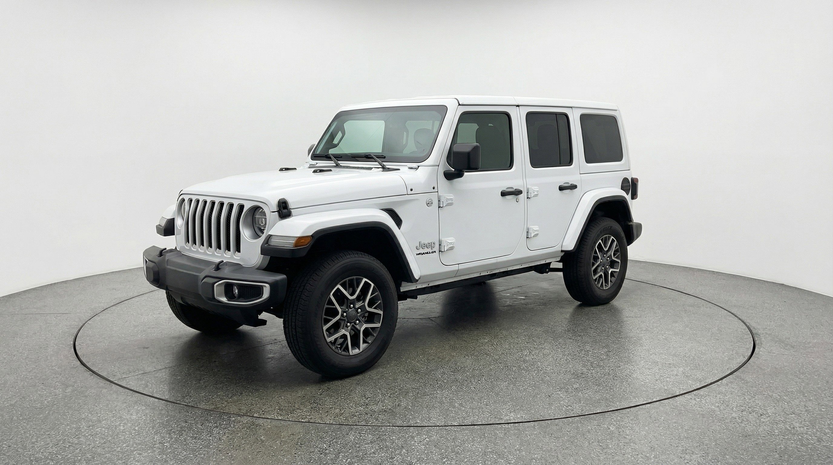 Used 2025 Jeep Wrangler Sahara image 3