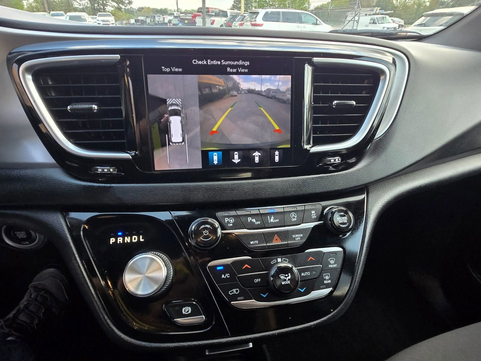 Used 2019 Chrysler Pacifica Touring Plus image 7