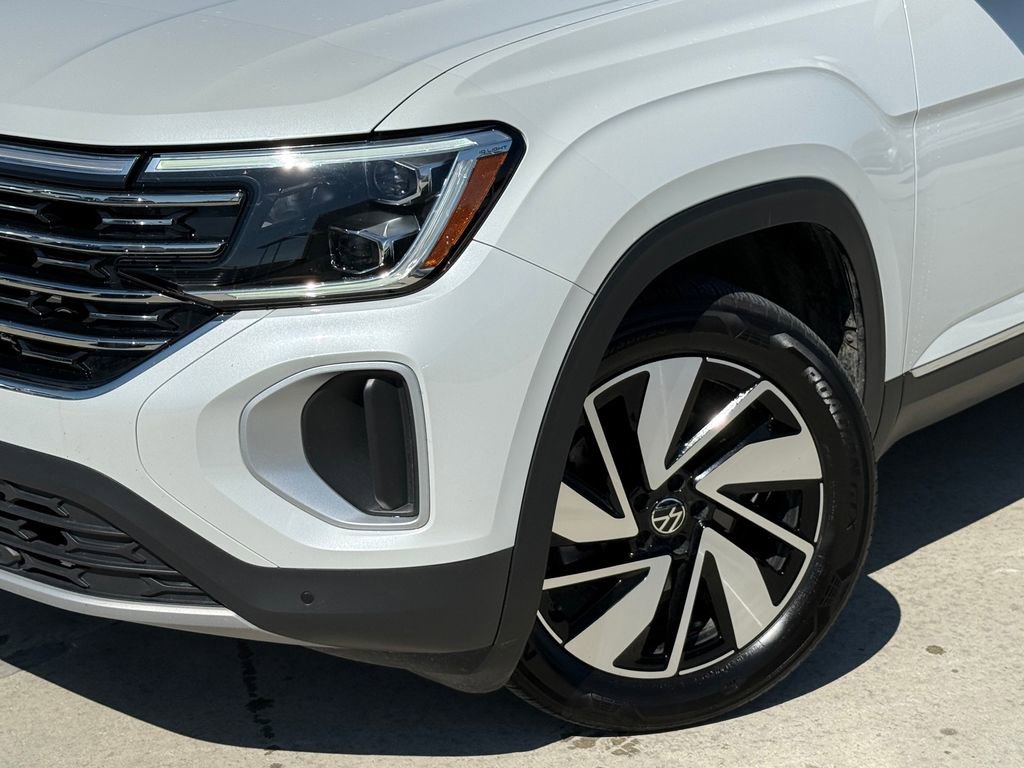 Used 2024 Volkswagen Atlas SEL AWD/4WD image 3