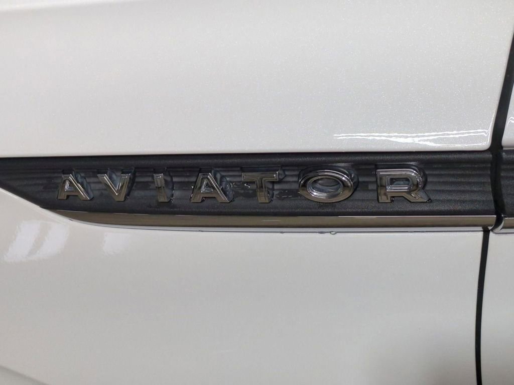 Certified 2020 Lincoln Aviator Reserve w/ Equipment Group 202A image 10