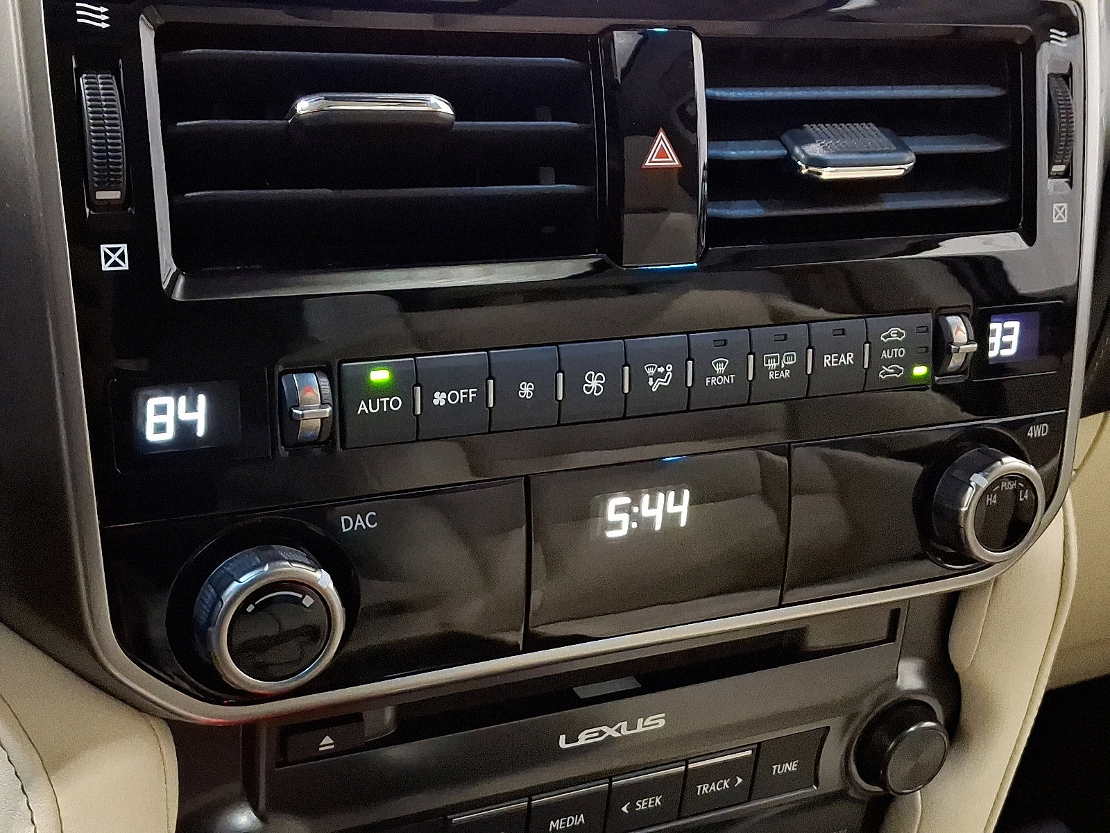 Used 2023 Lexus GX 460 Premium image 17