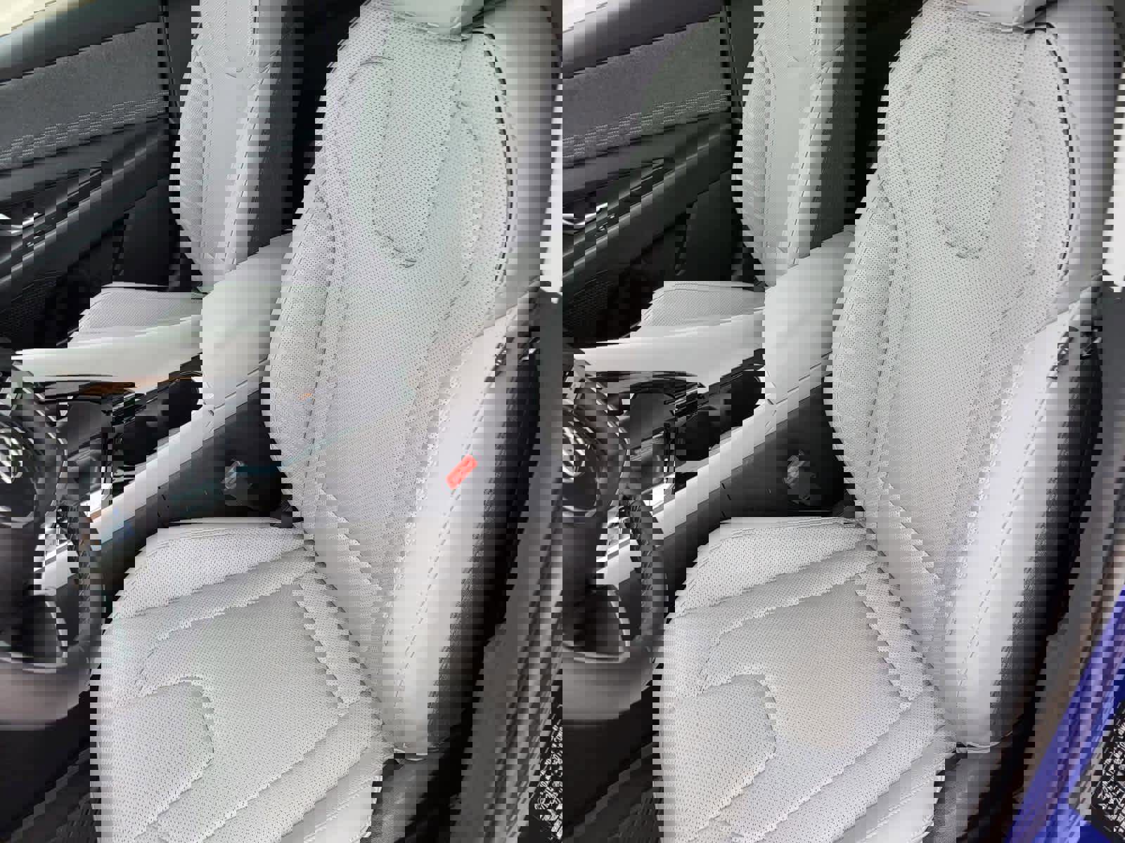 Used 2024 Hyundai Elantra Limited image 13