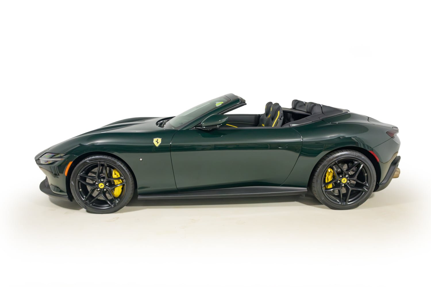 Used 2025 Ferrari Roma Spider RWD image 3