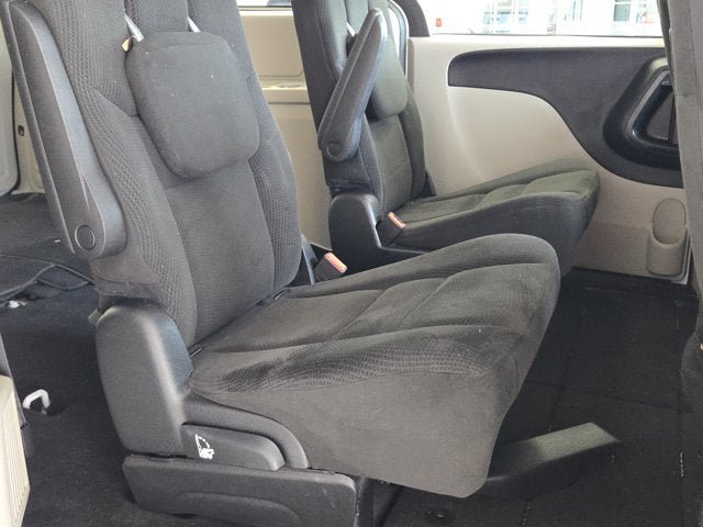 Used 2016 Dodge Grand Caravan American Value Package w/ UConnect Hands-Free Group FWD image 6