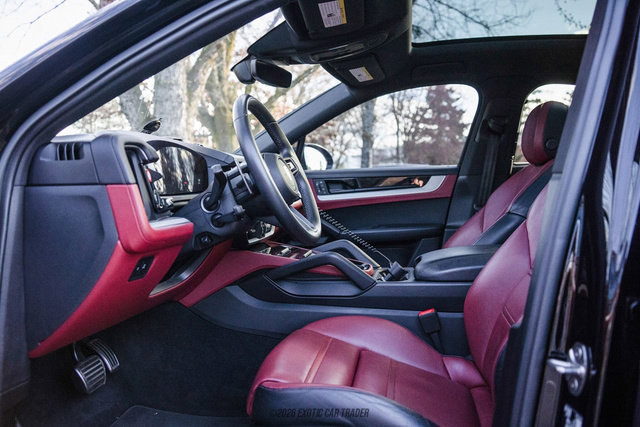 Used 2024 Porsche Cayenne S image 27