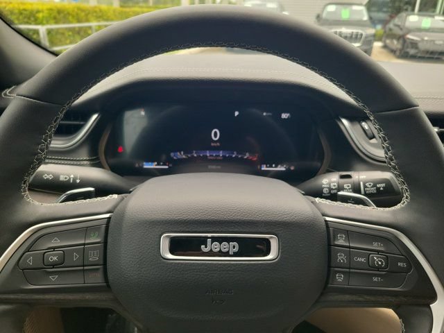 Used 2025 Jeep Grand Cherokee Limited AWD/4WD image 23