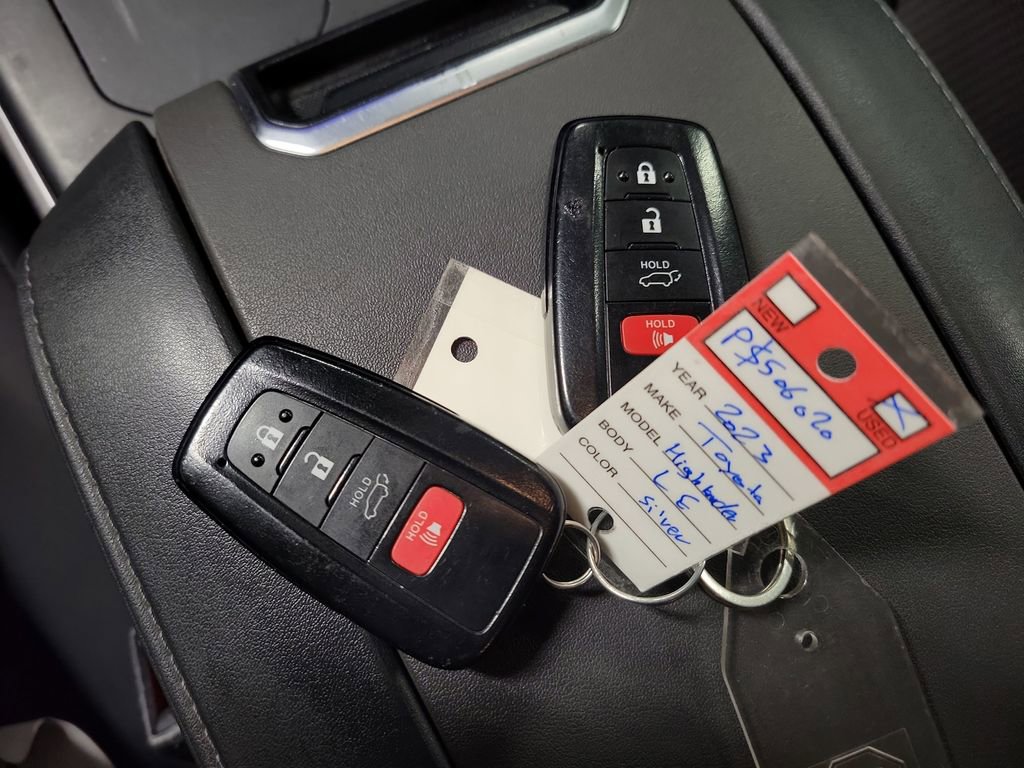 Used 2023 Toyota Highlander LE image 15