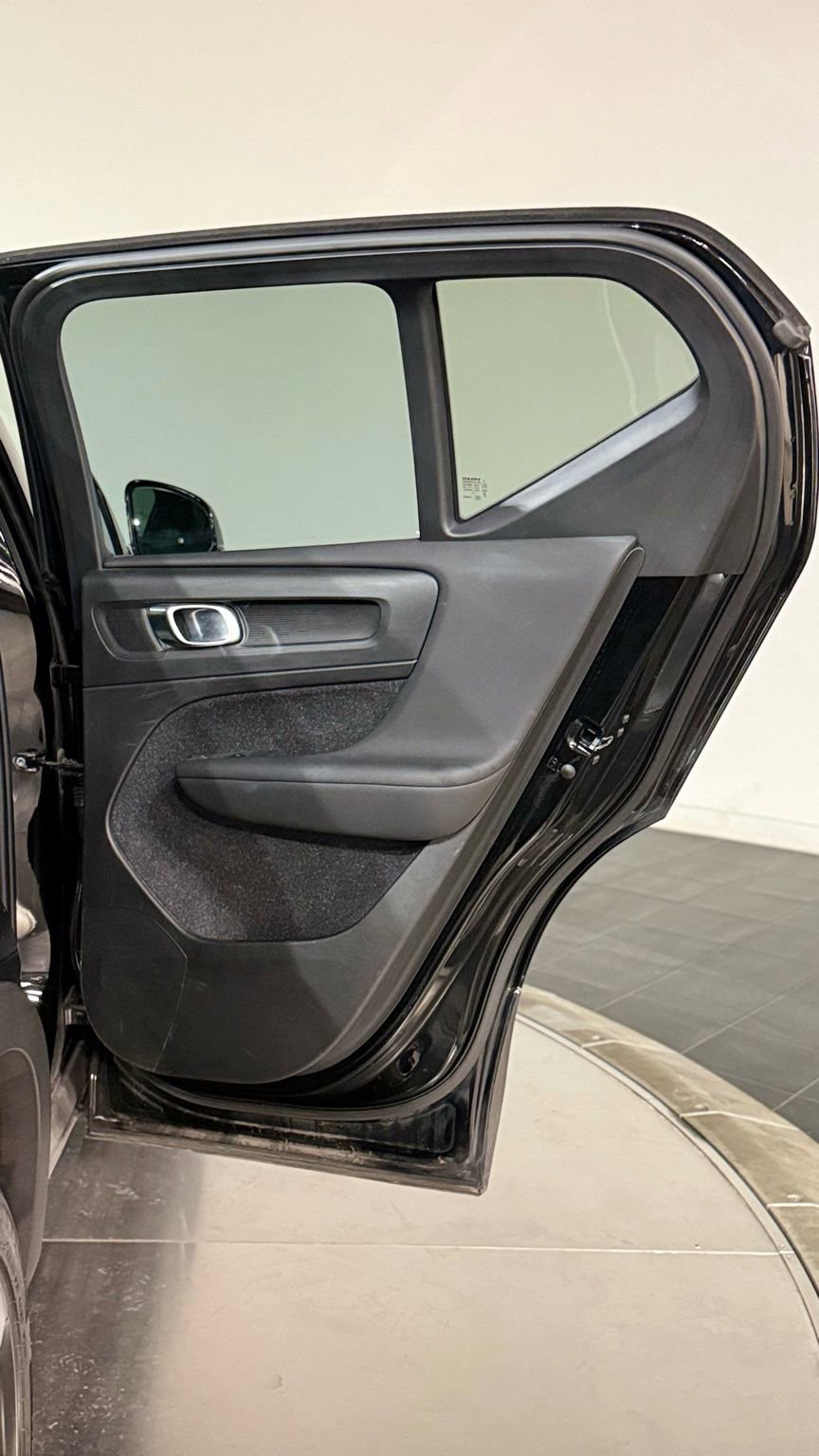 Used 2020 Volvo XC40 T5 Momentum image 47